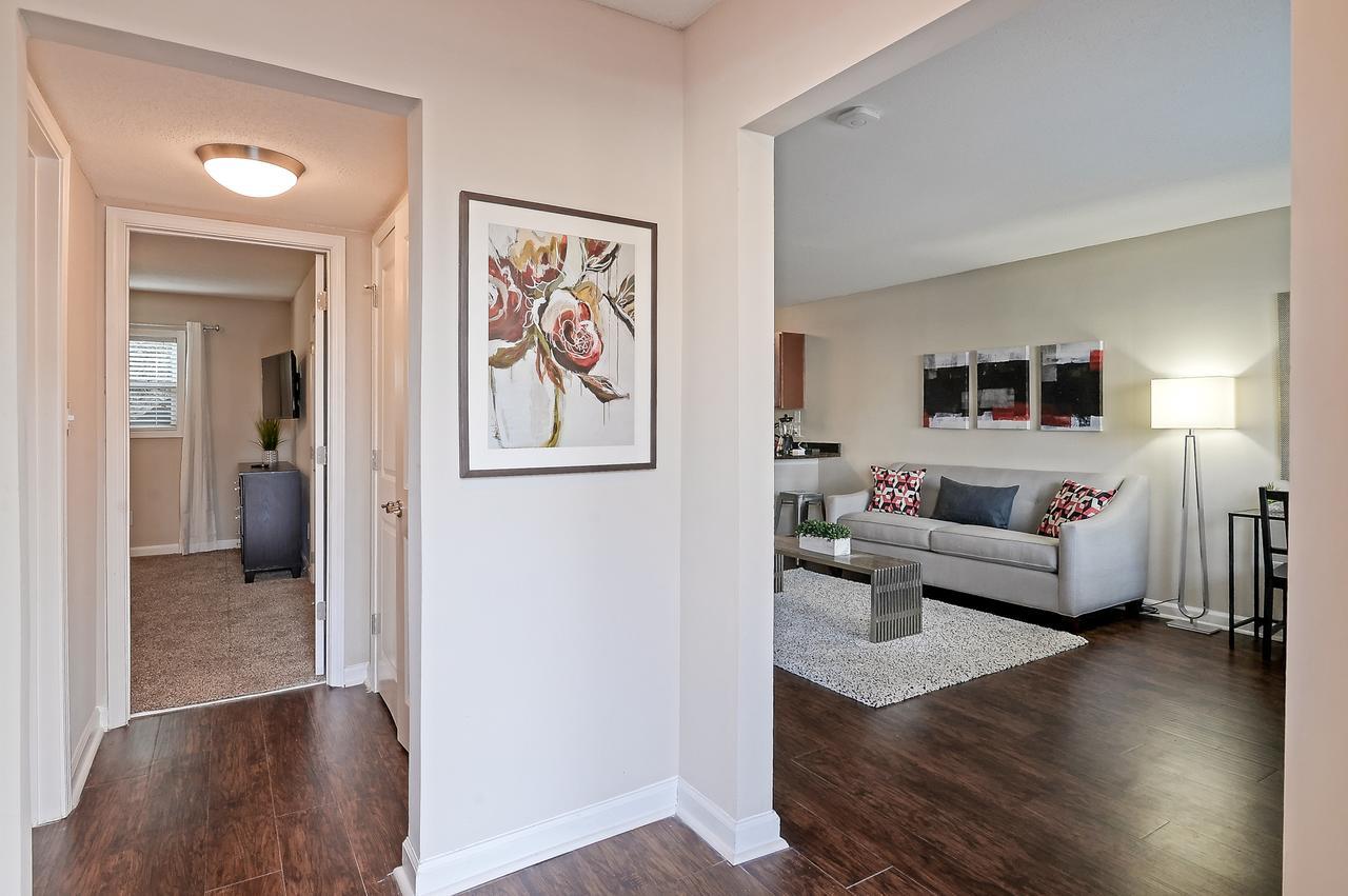 Center Location With 2 4k Hdtv's & King Bed Apartment Atlanta