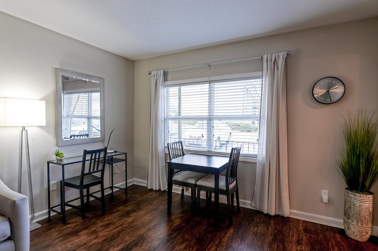 Center Location With 2 4k Hdtv's & King Bed * Atlanta