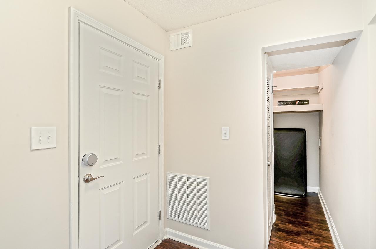 Center Location With 2 4k Hdtv's & King Bed Apartment Atlanta