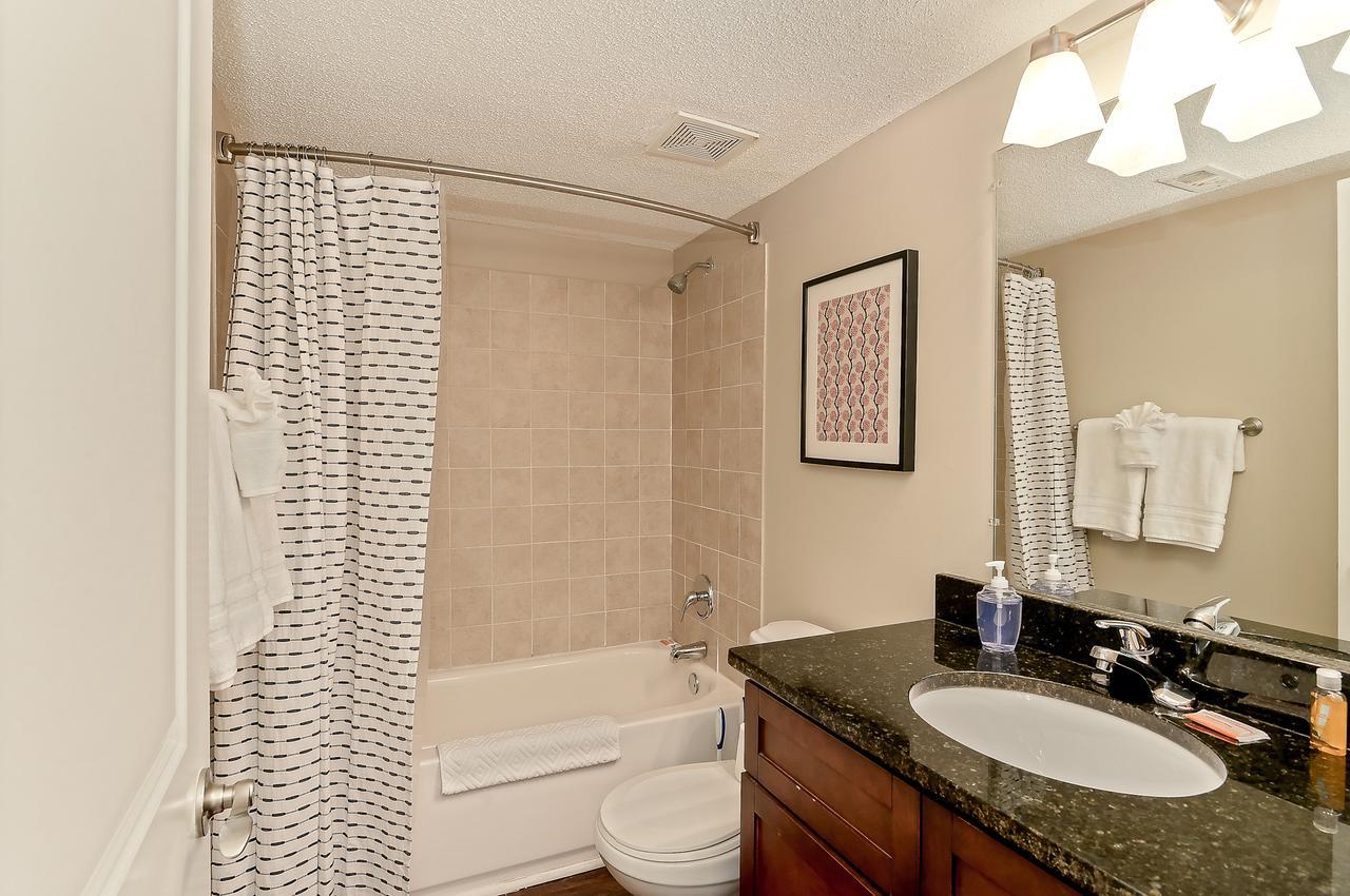 Center Location With 2 4k Hdtv's & King Bed